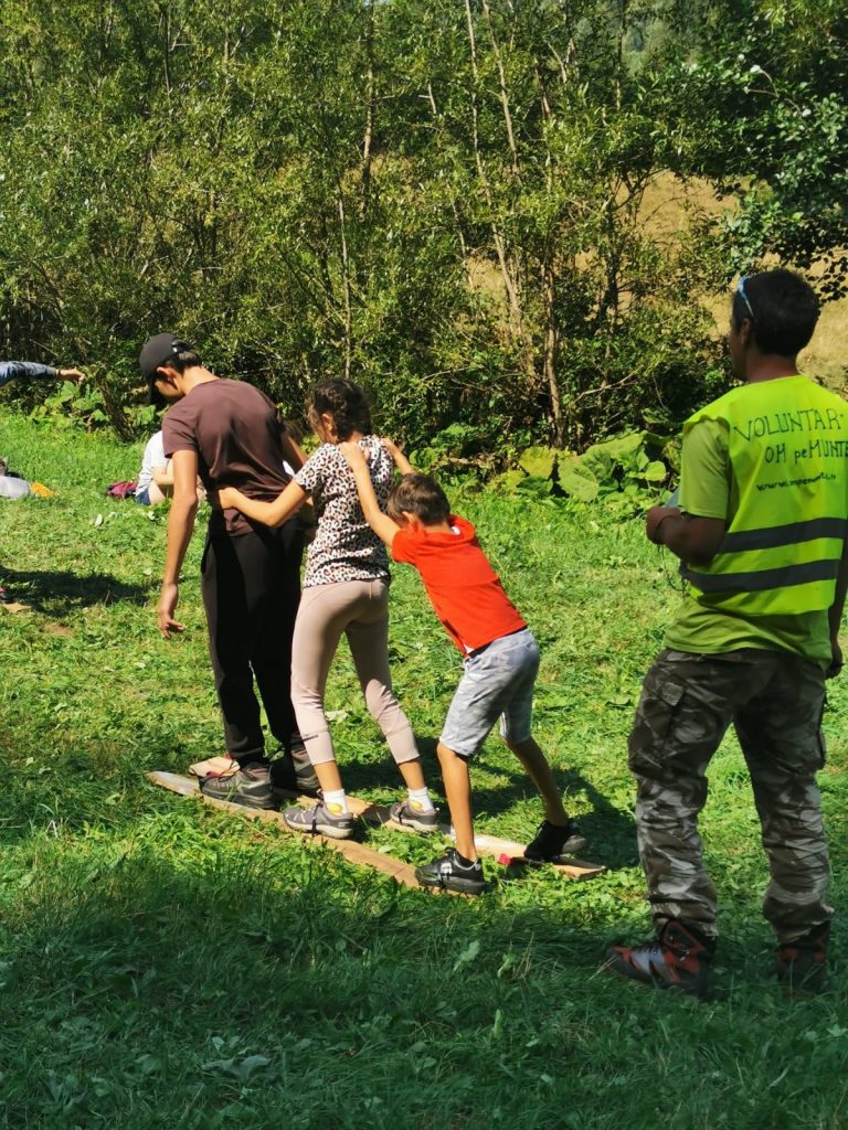 Schiuri pe iarbă in lumea OM pe MUNTE